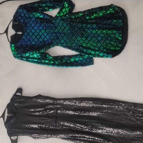 Formal dresses - Picture 3 of 5